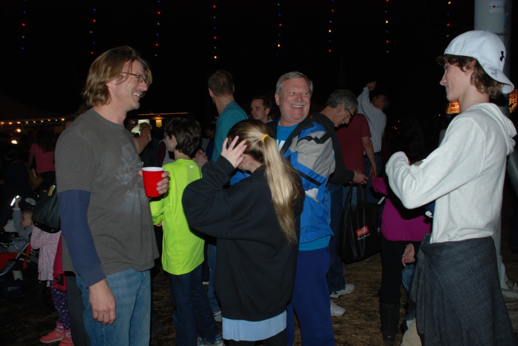 2013/2013 Christmas/1024x768_2013-12-20 19-53-35 Trail of Lights.jpg